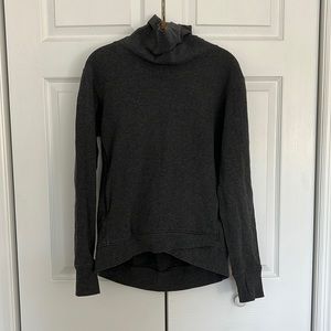Lululemon sweatshirt size 6 great condition!